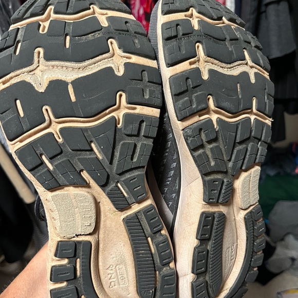 Brooks Ghost 13 size 9 gray and pink sneakers - Picture 9 of 9